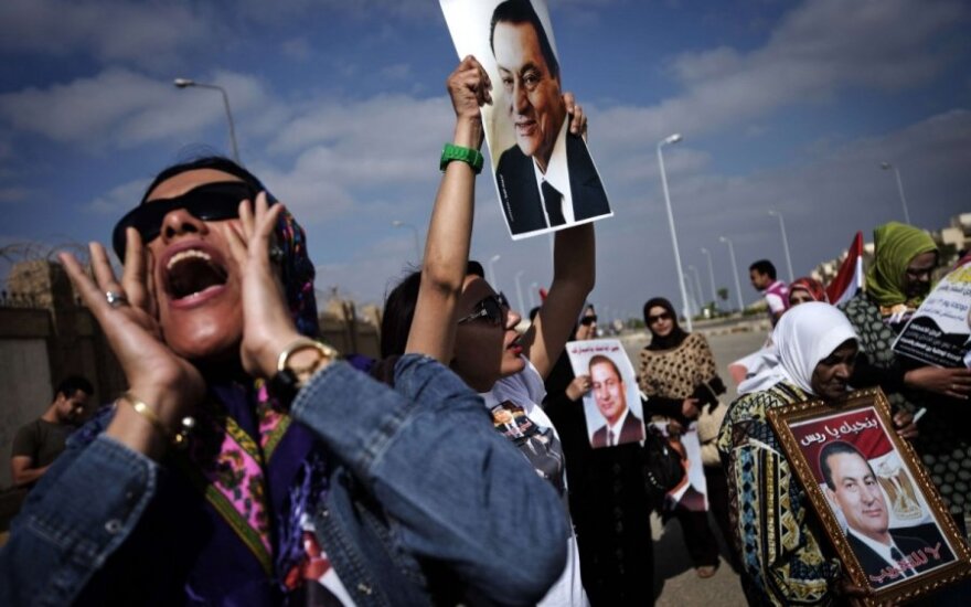 Мубарак покинул тюрьму на вертолете