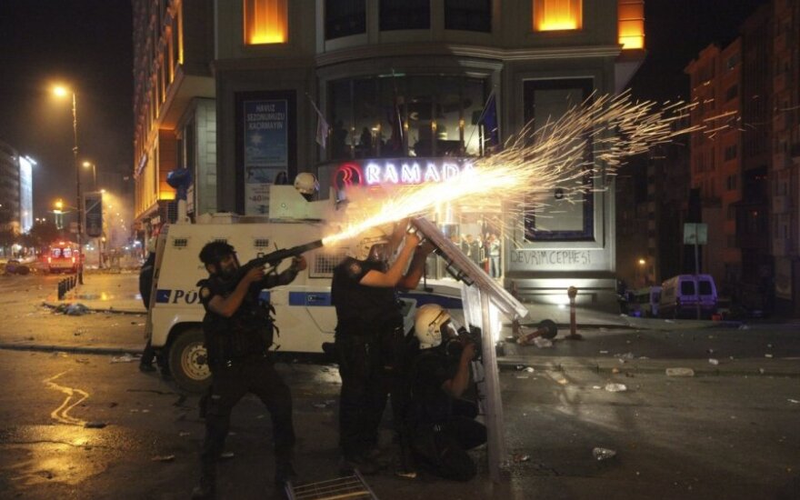 Турецкие власти пригрозили протестующим армией
