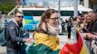 Į generalinę finalo repeticiją atvykusią Ievą Zasimauskaitę pradžiugino gerbėjų minia