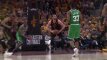 Kevino perdavimas per visą aikštę Lebronui