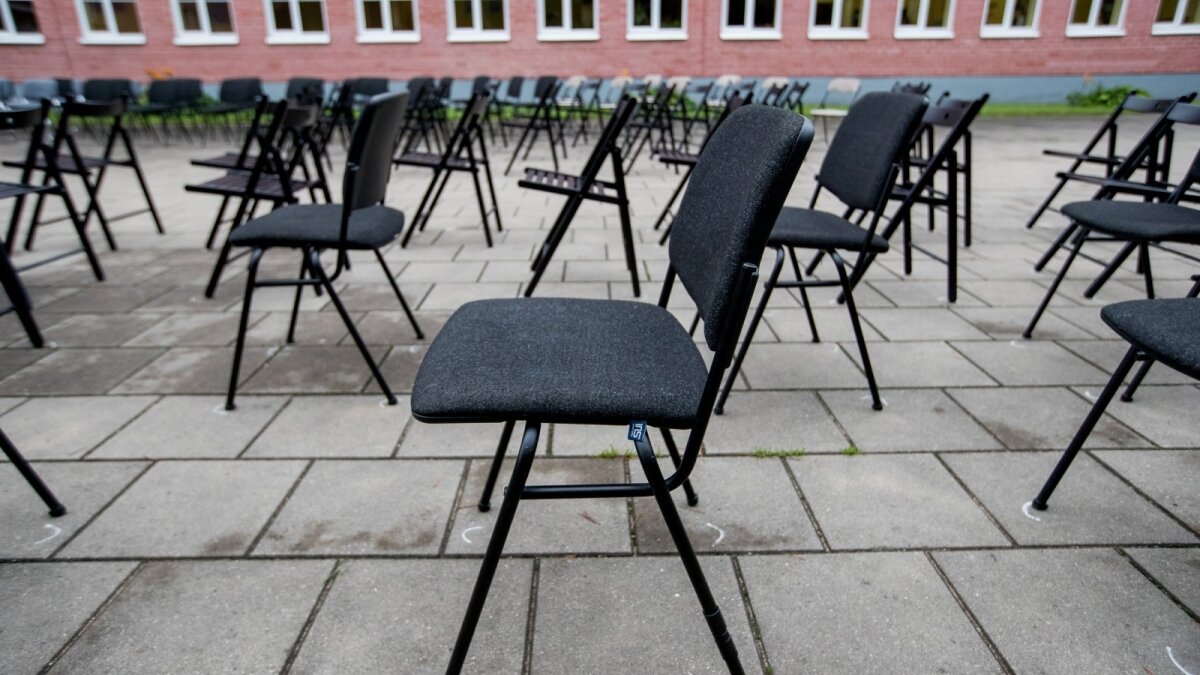 Mokykloms trūksta daugiau nei pusės tūkstančio mokytojų: ar 1000 eurų yra adekvatus atlyginimas?