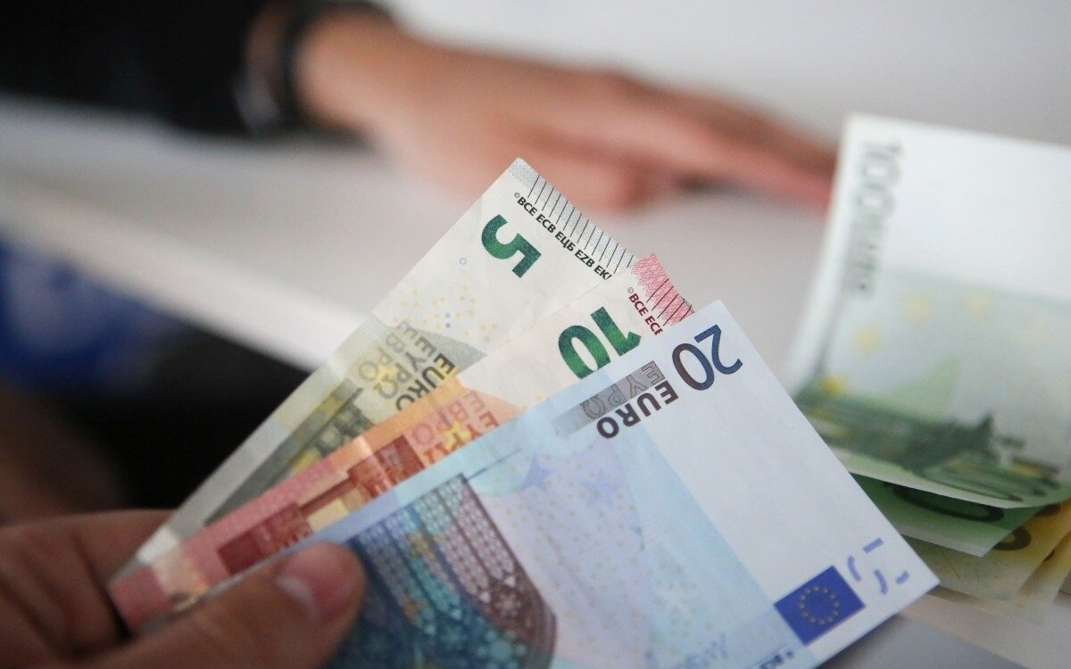 atlyginimas už forex)
