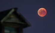 Lietuvoje buvo galima stebėti pilną Mėnulio užtemimą