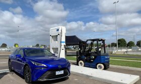 Australijoje pastatyta vandeniliu varomų automobilių įkrovimo stotelė