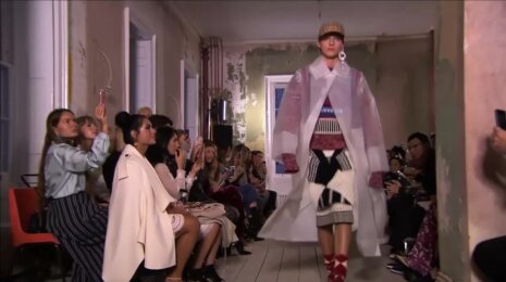 „Burberry“ naujausioje kolekcijoje siūlo kontrastingus stiliaus sprendimus