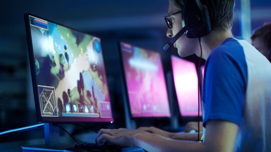 E-sports are becoming more and more popular.