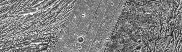 Į Jupiterio palydovą Ganimedą tėškėsi 150 skersmens kosminis kūnas. NASA nuotr.