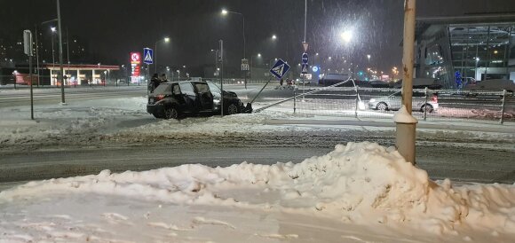 Chain of accidents in the capital: the car went off the road and overturned, injured children are reported