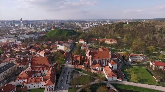 „Vilniaus vandenys“ parduoda dalį statinių Bernardinų sode