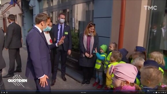 The satirical French TV show presents the pearls of Macron's visit to Lithuania.