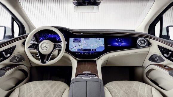 EQS SUV: prabangaus elektrinis visureigis pagal „Mercedes-EQ“