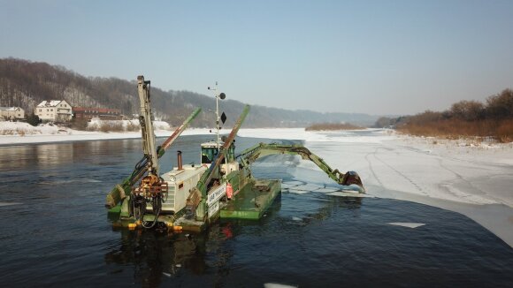 A spring flood is feared in the Kaunas district: the river bed narrowed during the construction of the bridge over the Neris