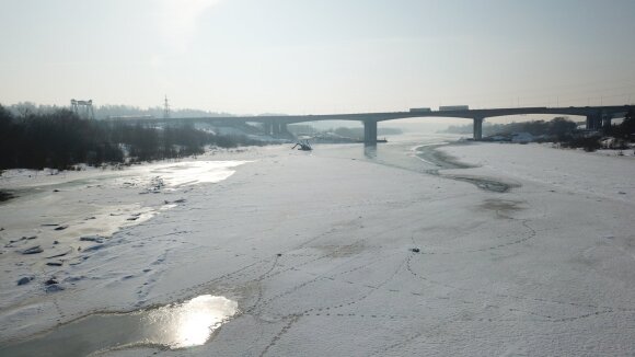 A spring flood is feared in the Kaunas district: the river bed narrowed during the construction of the bridge over the Neris