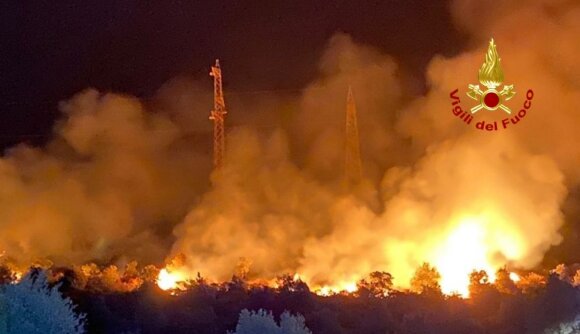 Tirptantys ledynai, nesutramdomi gaisrai yra tik dalis pasekmių, kurias sukelia vis šiltėjanti Žemės atmosfera.