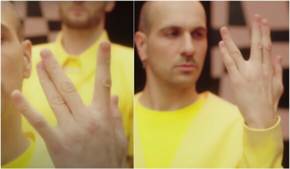 The letters E and V encoded on The Roop's fingers? 