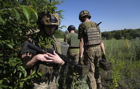 Karo ekspertai apie ukrainiečių atsitraukimą: reikėjo tai padaryti anksčiau, nes dabar gresia prarasti daugiau teritorijos