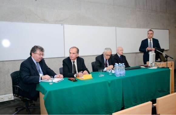 dr hab. Ryszard Kokoszczyński, prof. UW, prof. dr hab. Andrzej Wojtyna, prof. dr hab. Jerzy Osiatyński, prof. dr hab. Witold Koziński, prof. dr hab. Krzysztof Opolski