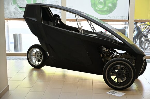 Lietuvos studentams inovatyvų triratį padės kurti BMW X5 dizaino tėvas