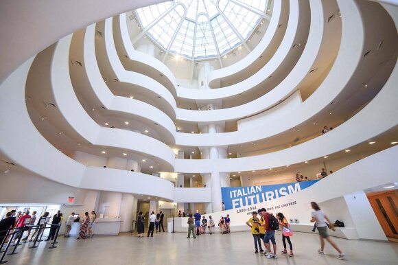 Solomono R. Guggenheimo muziejus vertas ir dėl ankstyvojo modernizmo kolekcijos, ir dėl įspūdingos pastato architektūros