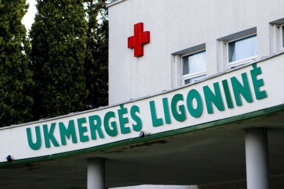 The relatives of the elderly woman admitted to the Vilnius Hospital received news: they were not only infected with the coronavirus, but they were also transported to another city.