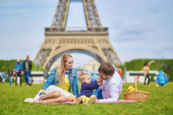 A Frenchman working as a teacher in Lithuania mentioned a mistake that many make: He recounted how the French raise their children.