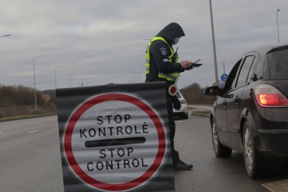 Police control those leaving Kaunas