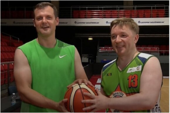 G. Paluckas and R. Karbauskis met on the basketball court.