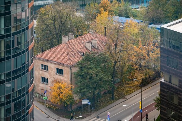 Instead of an abandoned apartment building in Šnipiškės, a new public space is planned