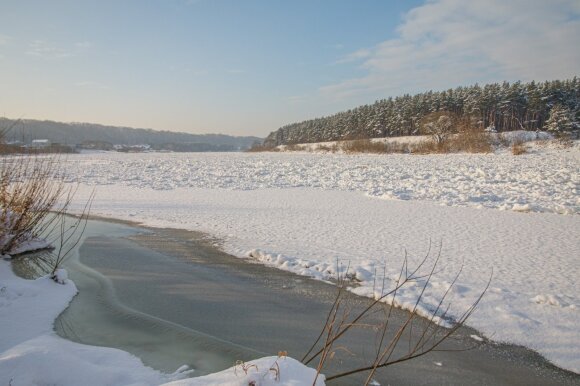 The accumulations of ice cream in Neris, near the Kleboniškis bridge, are alarming: Kaunas residents fear a new flood