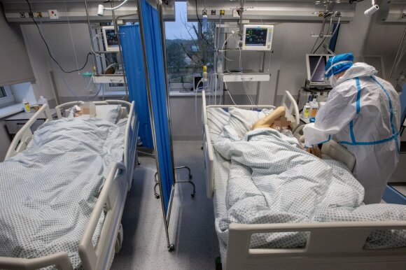 Situacija siaubinga: dėl COVID-19 dviejose Vilniaus ligoninėse kitiems pacientams gali būti teikiama tik skubi pagalba