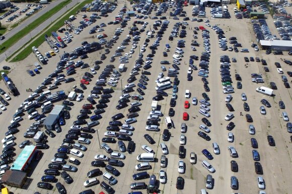 Automobilių nuvertėjimas 2020 metais: kurių kainos krito, o kurių net augo?
