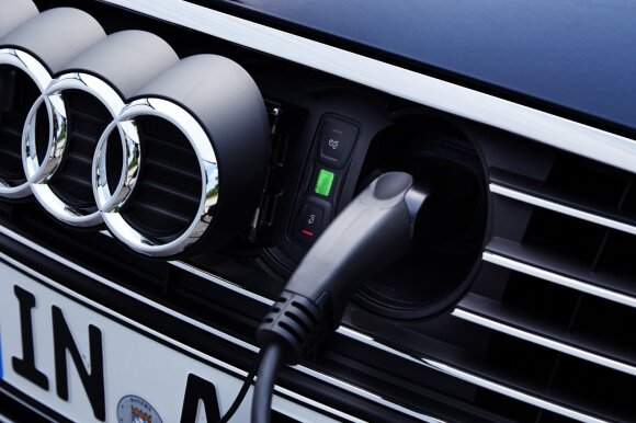 "Audi A3 e-tron" įkraunamas hibridas gali įveikti apie 50 km vien elektra