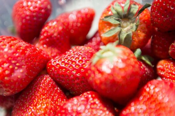 The farmer sells the strawberries in euros, but there are additional conditions.