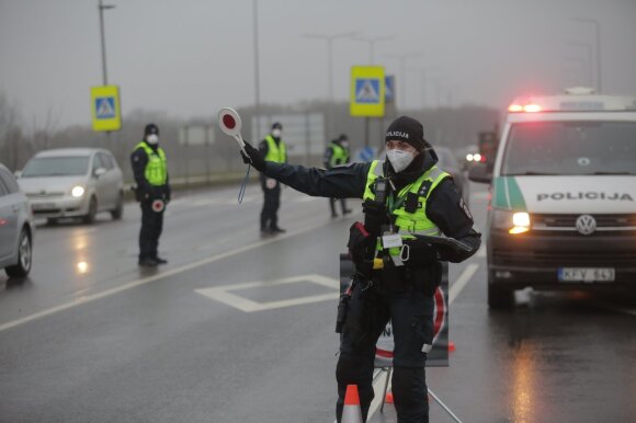 In Kaunas, the police control those who go to the city.