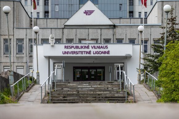 The relatives of the elderly woman admitted to the Vilnius Hospital received news: they were not only infected with the coronavirus, but they were also transported to another city.