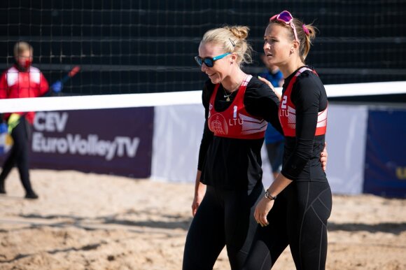 Ieva Dumbauskaitė (left), Karolė Virbickaitė