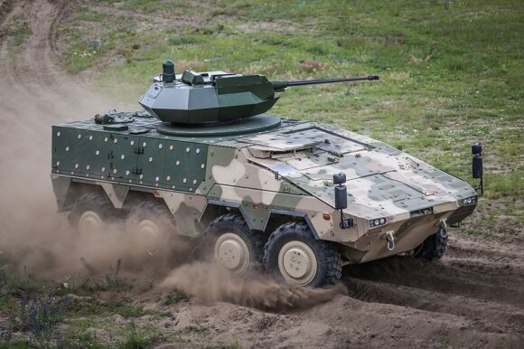 Lietuvai skirtos pėstininkų kovos mašinos "Boxer" prototipas su bokšteliu Samson Mk. II