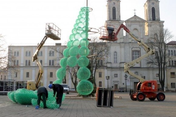 The main Christmas tree of Kaunas is in preparation in 2011