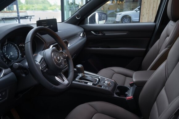 „Mazda“ atnaujino populiarųjį CX-5: dar daugiau elegancijos ir saugumo