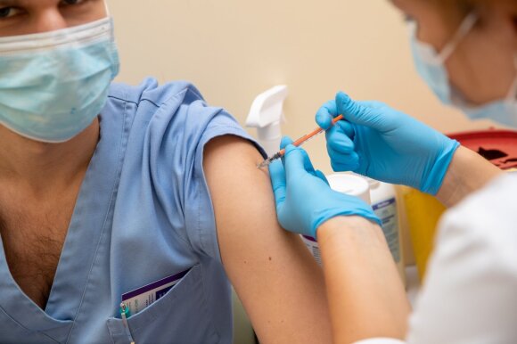 Vaccination of doctors with the third dose of coronavirus vaccine in Kaunas clinics
