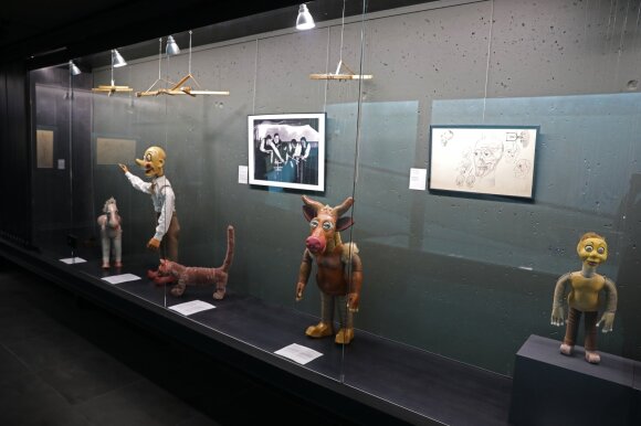 Rentgenu atskleidė Stasio Ušinsko lėlių paslaptis: netikėtai gimė nauji meno kūriniai