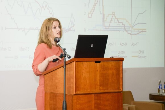 Economist Jekaterina Rojaka speaking at the Energy Forum Vilnius © Photo Ludo @ The Lithuania Tribune