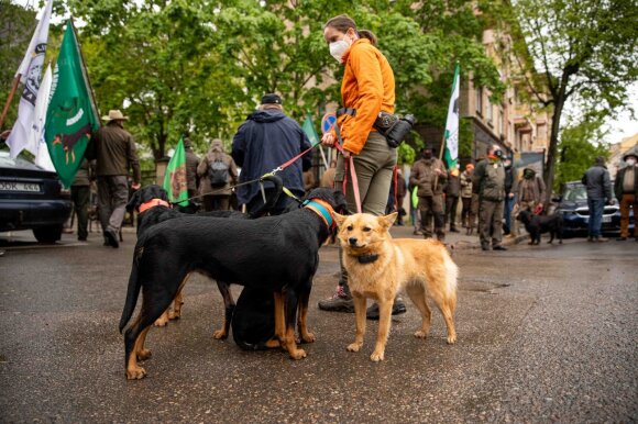 Hunters even brought dogs to the Environment Ministry: we did not expect such hatred