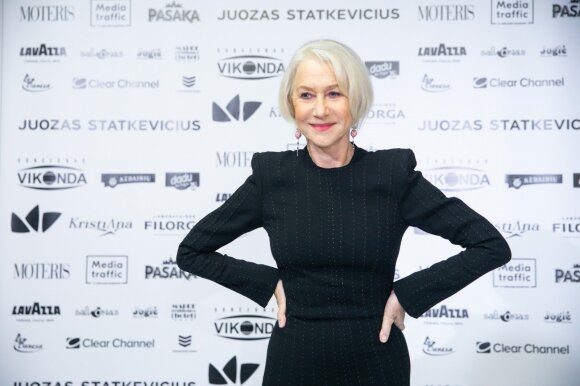 The VIP guests of Juozas Statkevičius were waiting for a sudden appearance: before the presentation of the collection, they had to bend their elbows and wait in the dry.