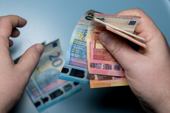 Daugėja darbo pasiūlymų su įspūdingais atlyginimais: kas Lietuvoje gali uždirbti daugiau nei 2 tūkst. eurų
