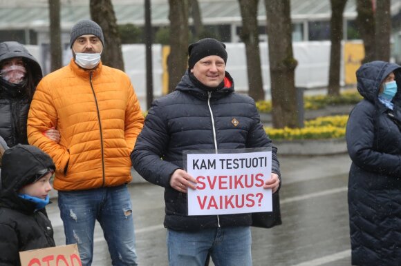 A protest against the preventive tests of the students took place in Kaunas