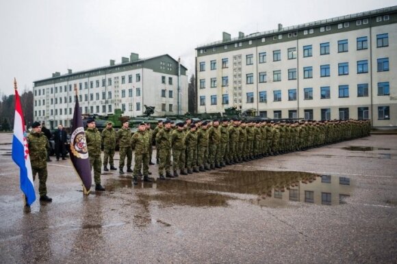 Nauja silpnoji grandis NATO: kilus konfliktui žada atitraukti karius – Lietuvoje jų jau neliko