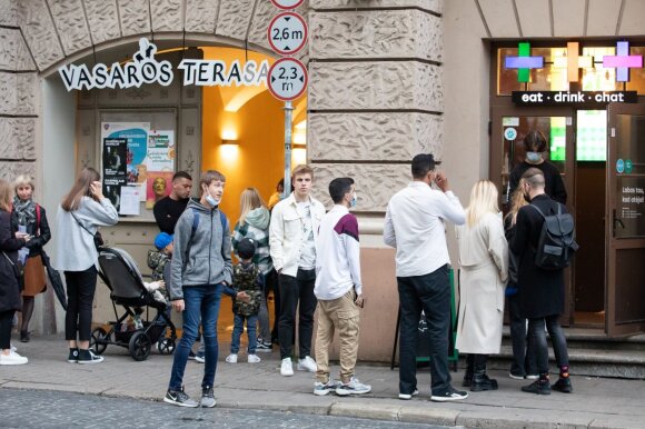 Captured while young people celebrate September 1 in the bars of the capital: a greater influx is expected during the weekend