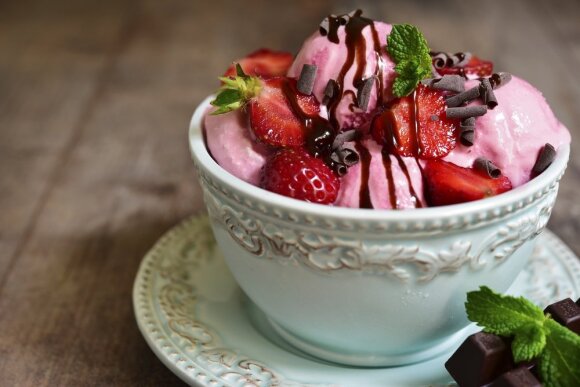 Strawberry ice cream with mint, chocolate glaze and walnuts.