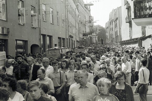 Į Kėdainių karinį oro uostą 1989 m. buvo pargabenti 120 lietuvių tremtinių palaikai